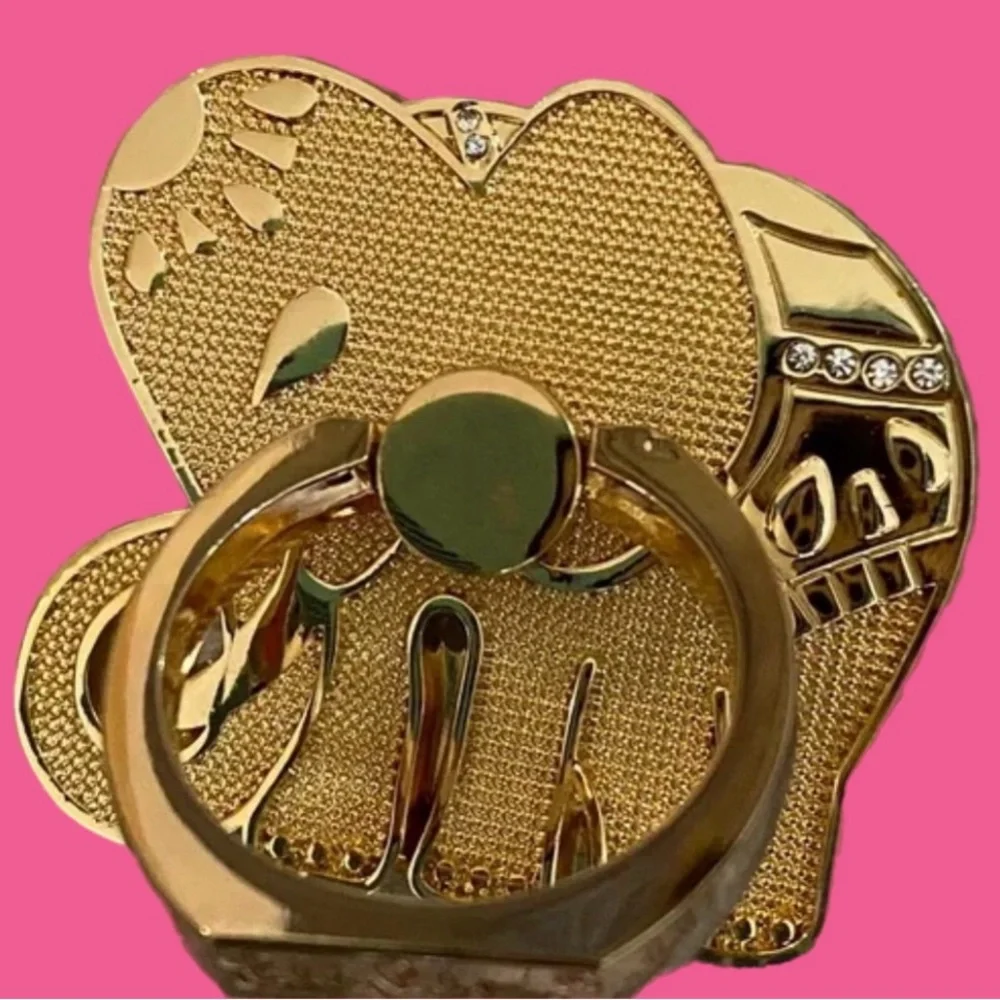 2 items Lilly Pulitzer new elephant phone ring and GUC air pod case.